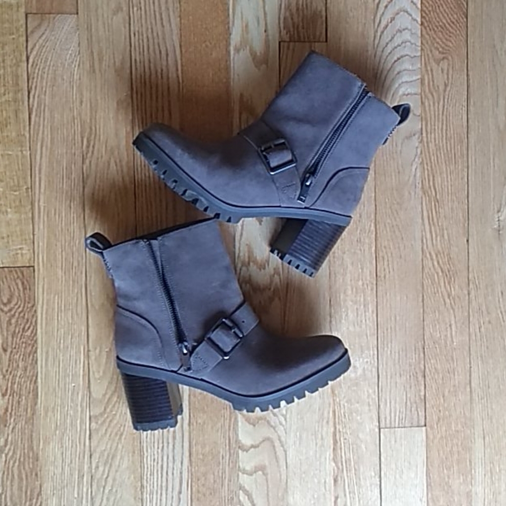 Ugg Women's Fern Suede Boot 8.5